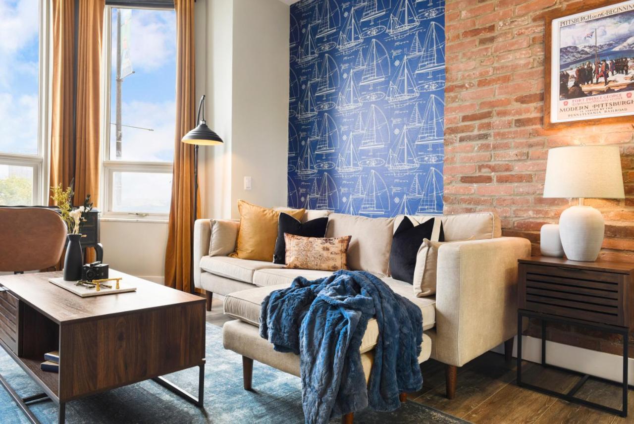The Grandview - King Bed - Spectacular Views Apartment Pittsburgh